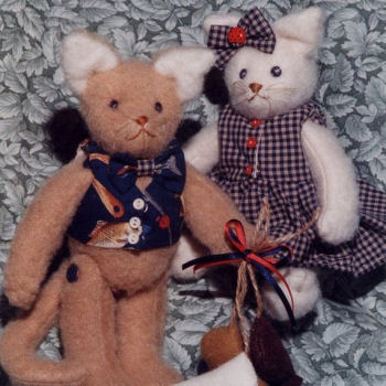 9 inch Felt Kitties Cloth Animal Doll Sewing Pattern